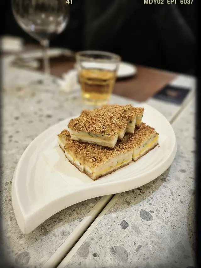 特色八小碟之芝麻蝦多士