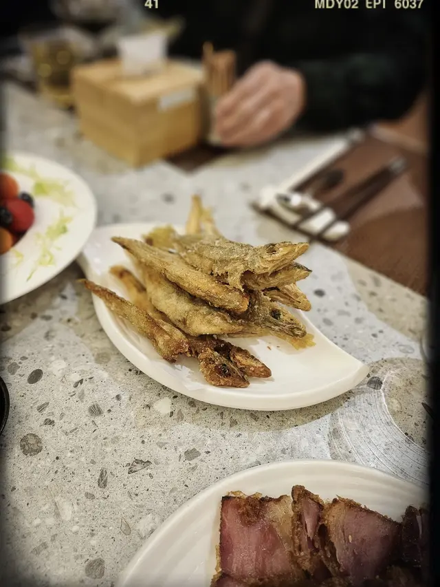 特色八小碟之鹽燒沙尖魚