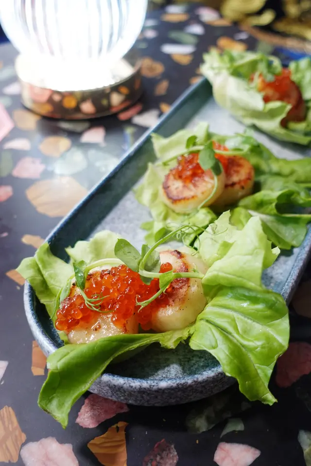 香煎日本刺身帶子伴三文魚籽