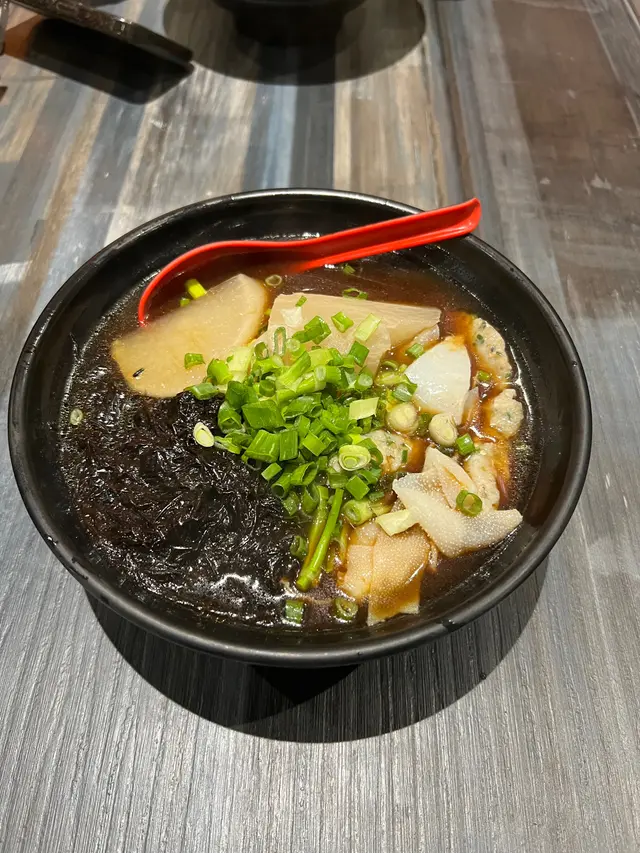 蘿蔔紫菜牛柏葉鯪魚球米線