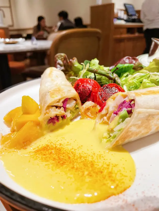 Prawn & Mango Tortilla Roll 