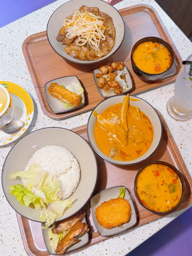 白飯、冬蔭功湯、熱柚子蜜$2、白桃乳酸梳打$12、炸雞軟骨、北海道牛乳炸脆奶、單骨雞翼、泰國炸蝦餅