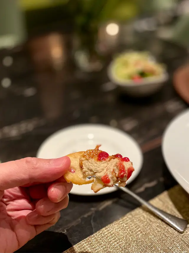 法式鵝肝焦糖燉蛋配田園沙律