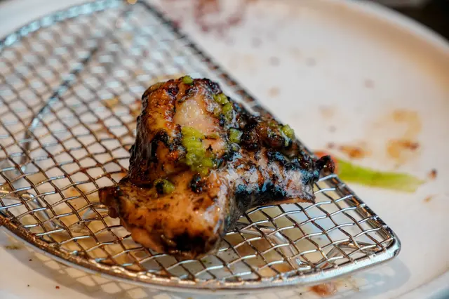 炭火赤雞燒配生磨芥末