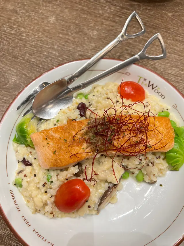 香煎三文魚時蔬藜麥飯