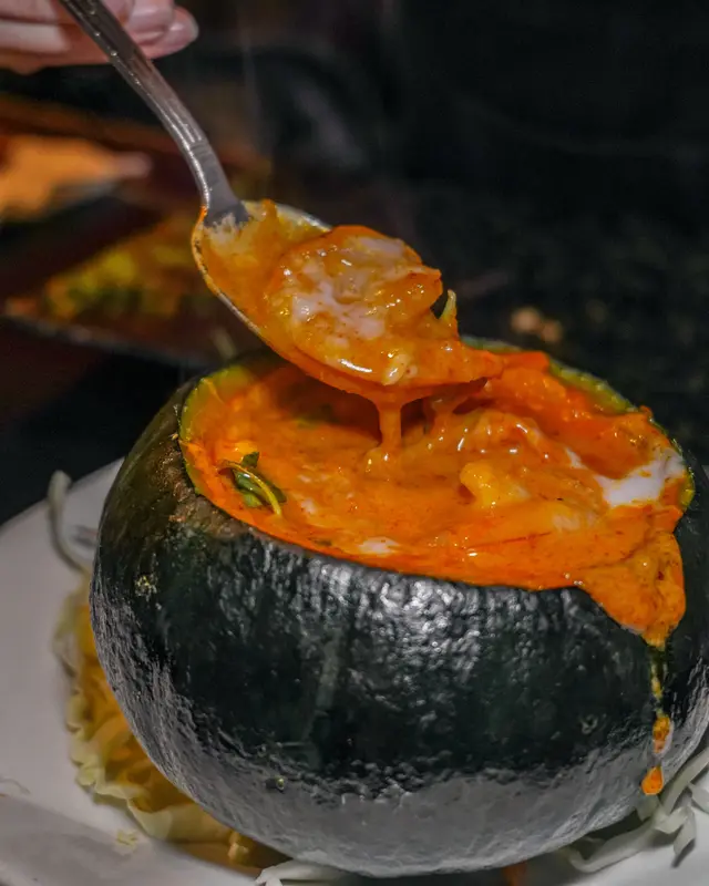 紅咖喱焗南瓜海鮮