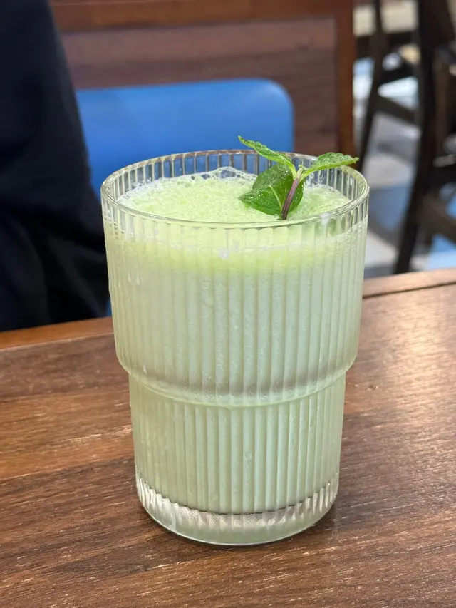 喜歡💕！！先是開心果 再是椰子🥥甜～
順順的微濃稠  喝起來不會過甜 相信沒人不喜歡～～