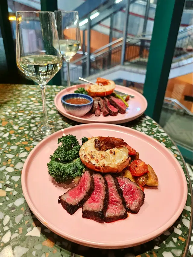 泰式燒安格斯牛小排、龍蝦尾