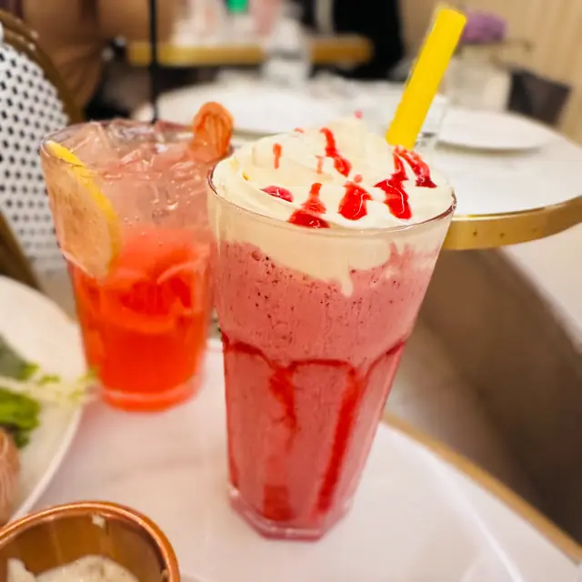 士多啤梨藍莓奶昔