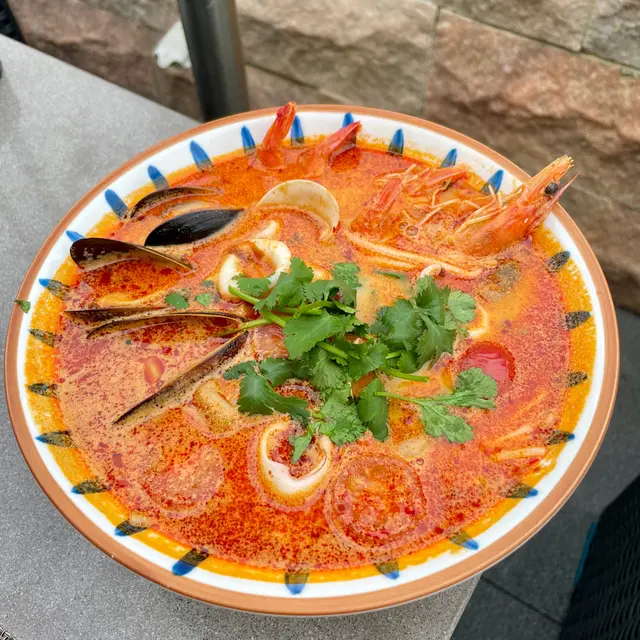 泰式珍寶冬陰海鮮湯河粉