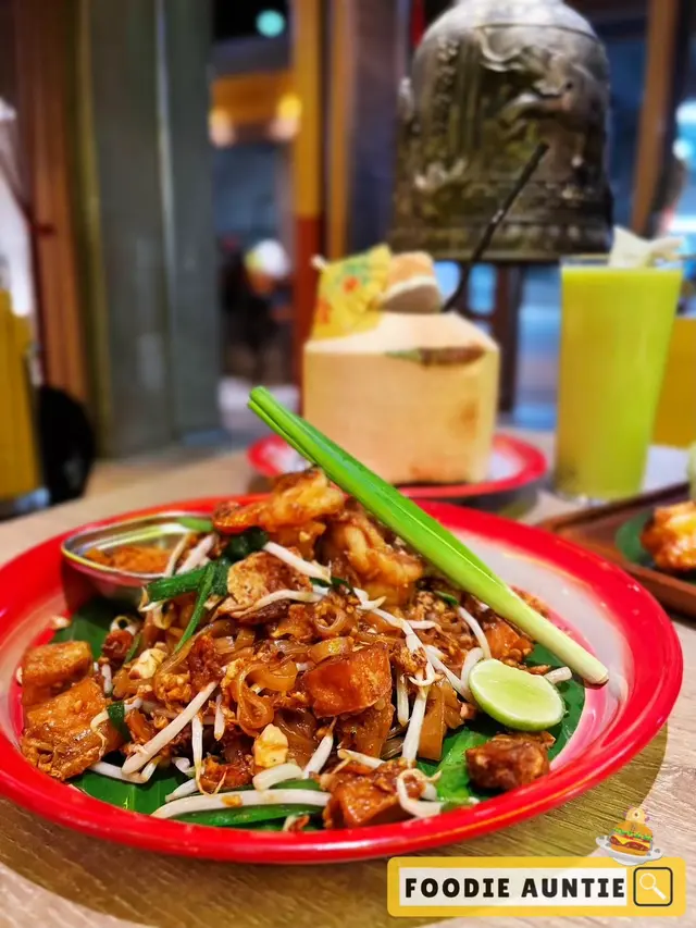 Pad Thai with prawns