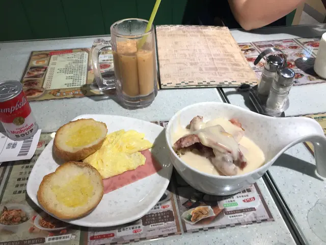 白汁芝士豬扒撈公仔麵