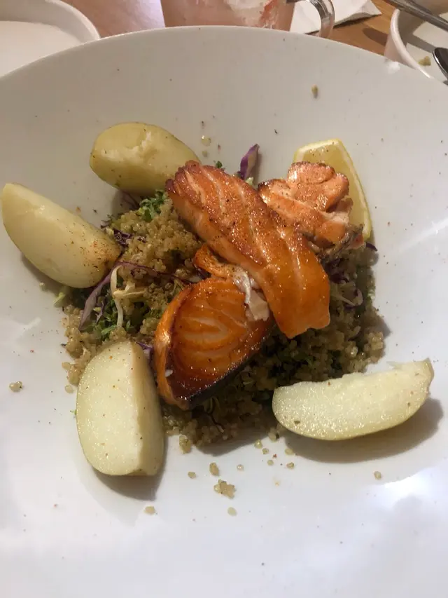 三文魚煎得很香口