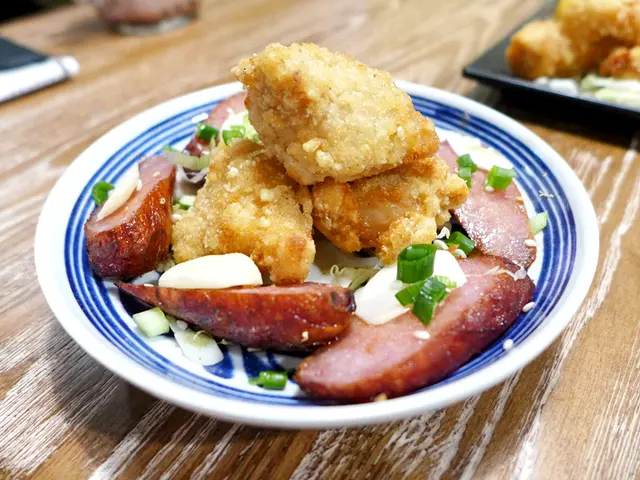 鹽酥雞拼夜市小香腸