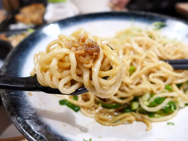 奮起湖燒雞腿排肉燥乾拌麵