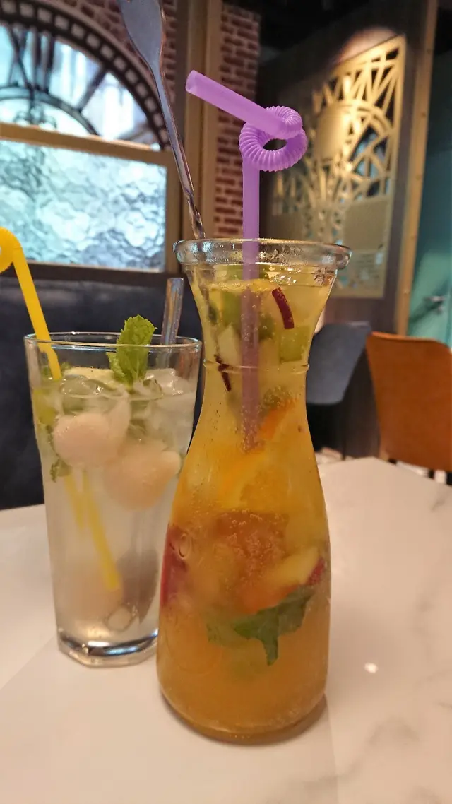 鮮什果Mojito(右),荔枝Mojito(左)