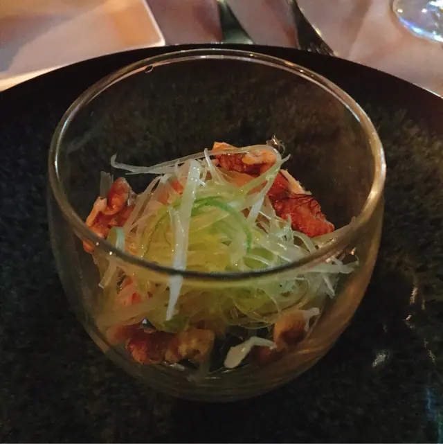 法國嫩鱔配柚子西芹合桃沙律