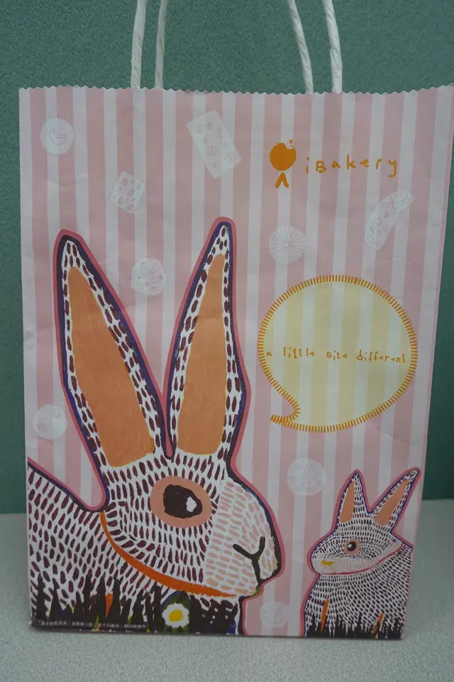 紙袋圖案由東華三院學員設計,別具意義!