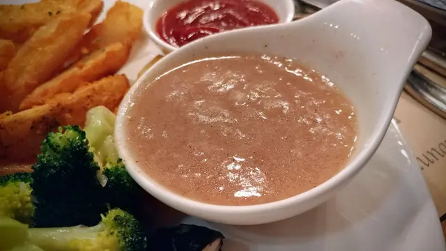 香煎黑毛豬配蘋果汁