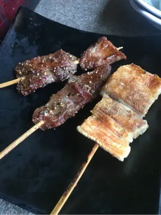 鹽燒牛舌、五花肉串燒