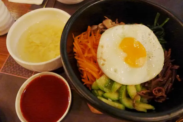 傳統五色石鍋飯