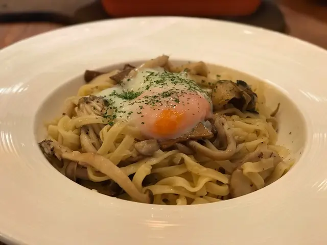 溫泉蛋蒜香蘑菇鮮製意粉