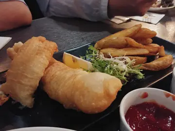 纽西兰炸鱼手指配薯条