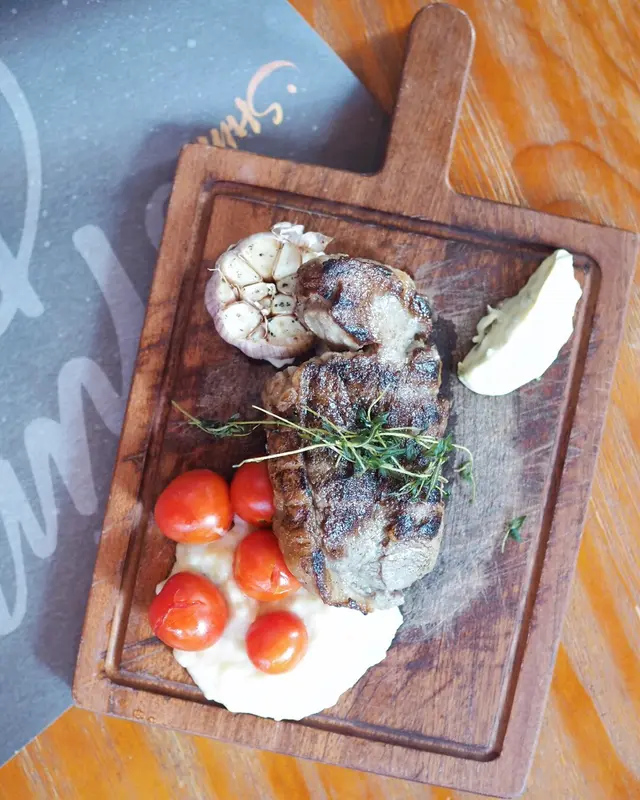 Charcoal chilled with melon king yellow mustard