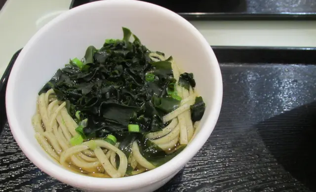 海藻烏冬味道清新，又健康又美味