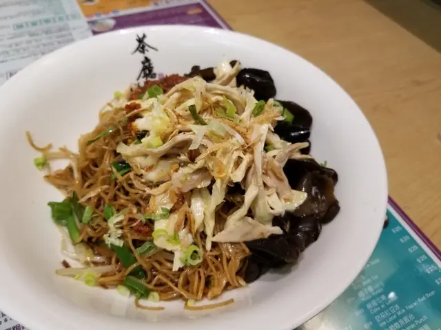 招牌手撕雞撈麵