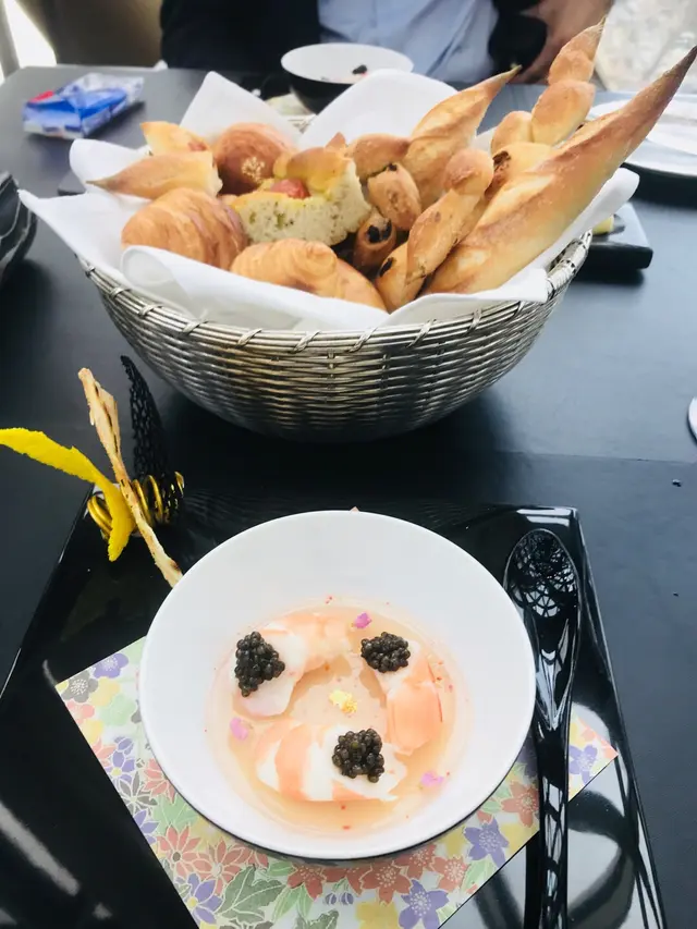 Super  nice  bread‼️  魚子醬蝦味很淡