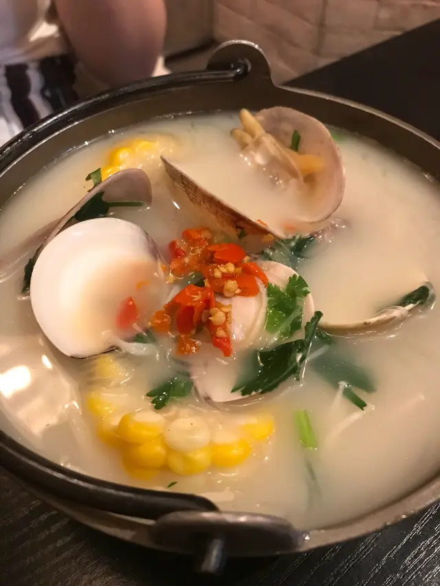 湯底非常鮮味！花甲很大隻，粉絲索哂啲湯，推介！