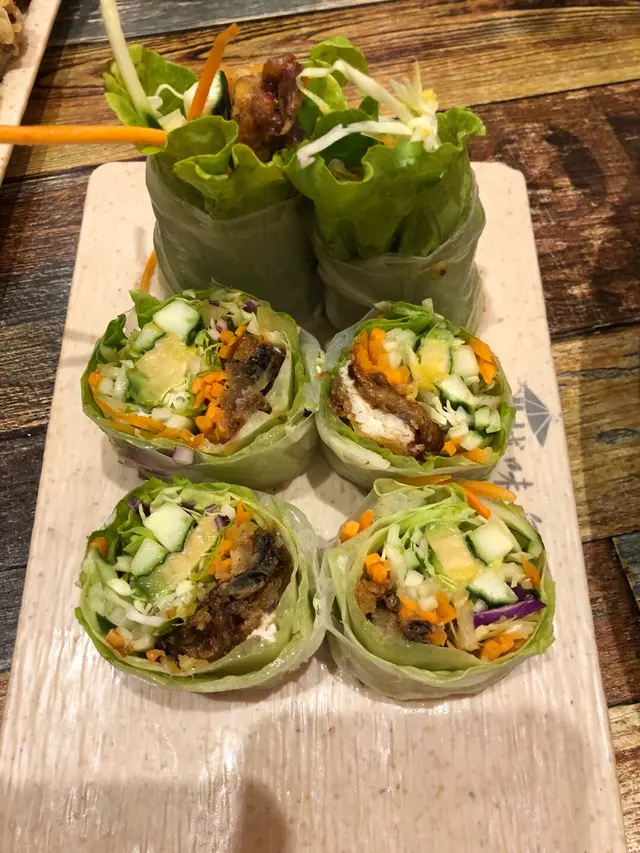 牛油果軟殼蟹米紙卷