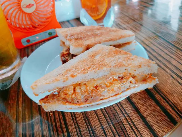 五香肉丁炒蛋三文治