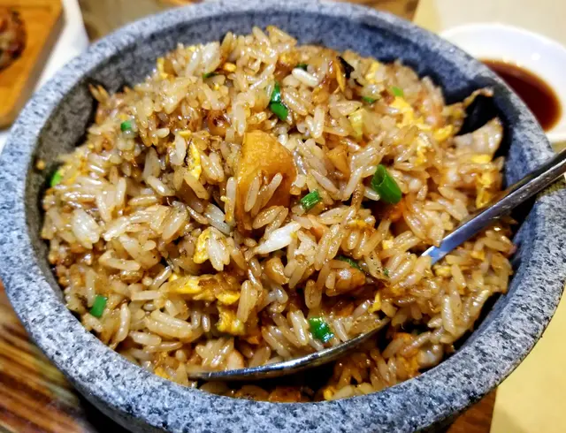 石窩鮑魚雞粒炒飯