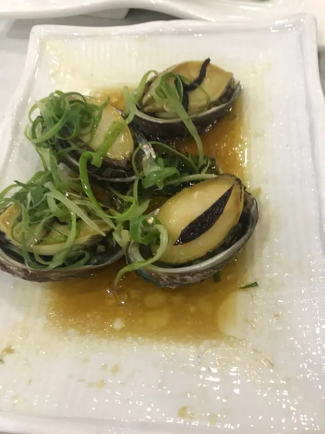 非常照顧，從來未食果有人幫我地去曬入面綠色東西，一上碟就可以直接入口，熟度啱啱好，好脆，好彈牙