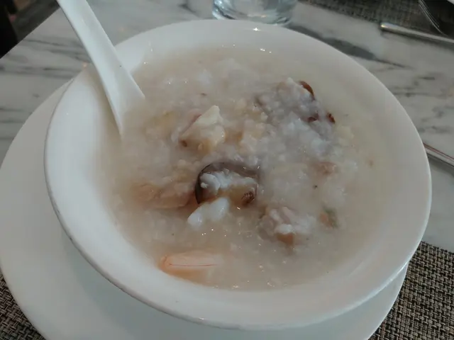 自選了有海參飽魚絲蝦豬肉雞肉牛肉滑蝦滑菇魷魚的粥