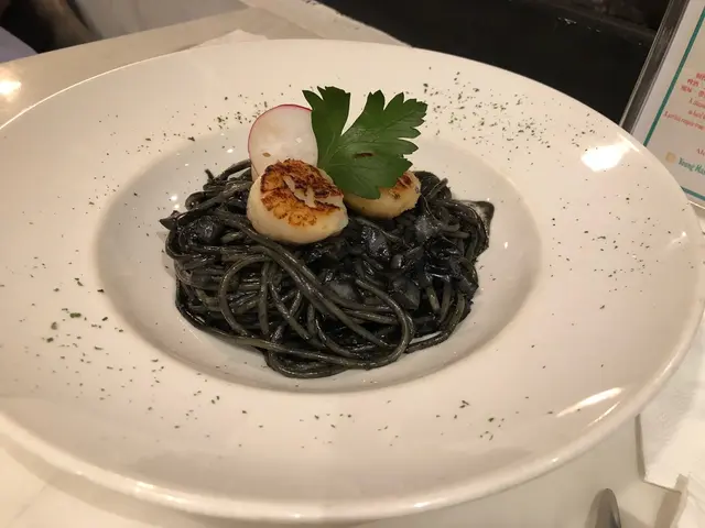 香煎北海道帶子墨魚汁意大利麵