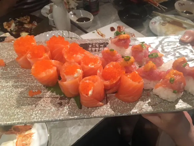 拖羅海膽壽司ok,花之戀如果多點沙拉醬更好