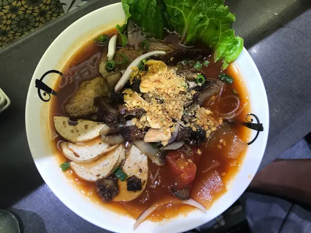 胡志明市紅番茄四寶湯檬粉