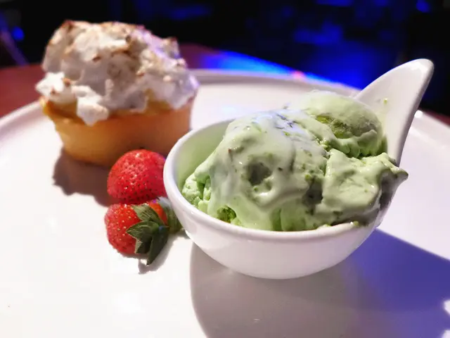 檸檬馬林撻伴自家製開心果雪糕