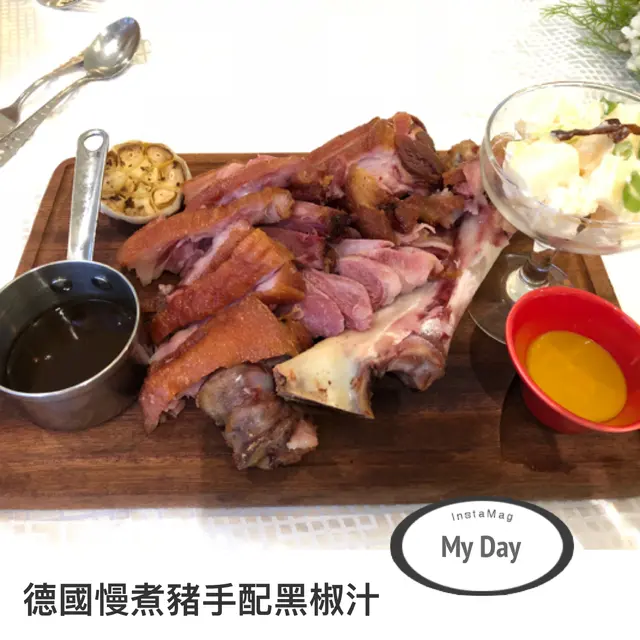 德國慢煮豬手配黑椒汁