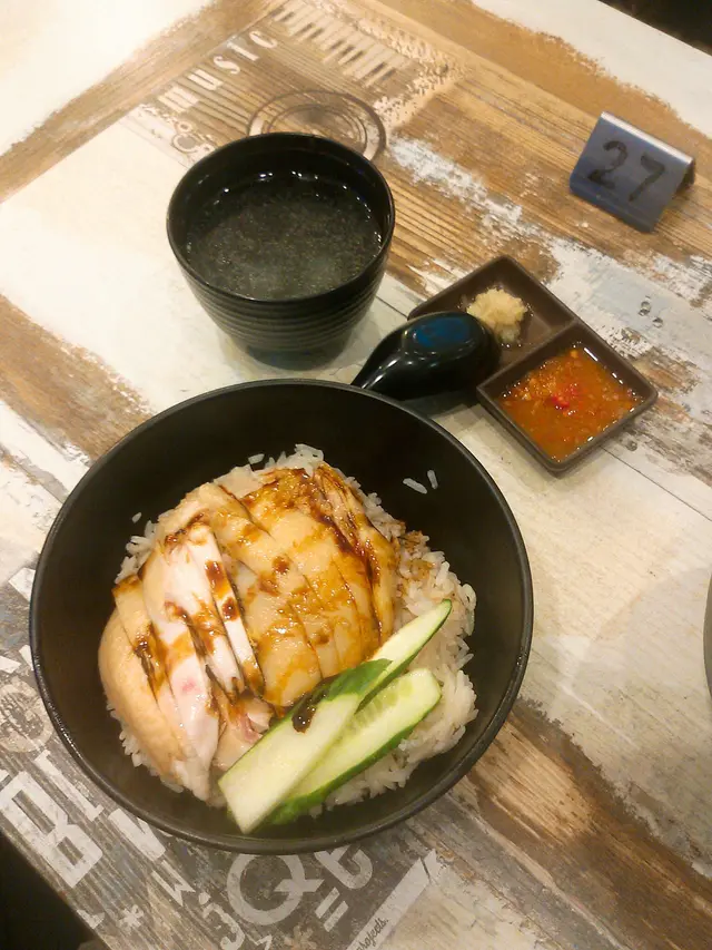 至尊無骨海南雞飯($30)，加雞($15)