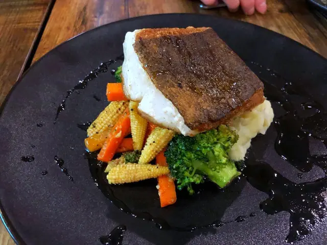 香煎深海比目魚配白松露蜜糖汁