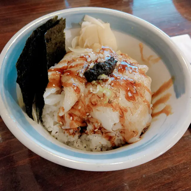 燒左口魚邊丼