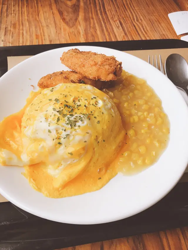吉烈魚柳、滑蛋、粟米伴白飯