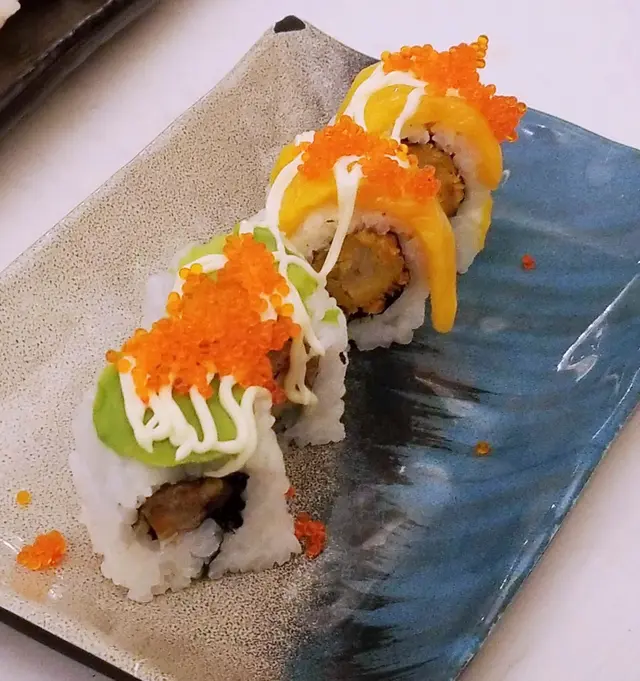 香芒大蝦卷、牛油果軟殼蟹卷