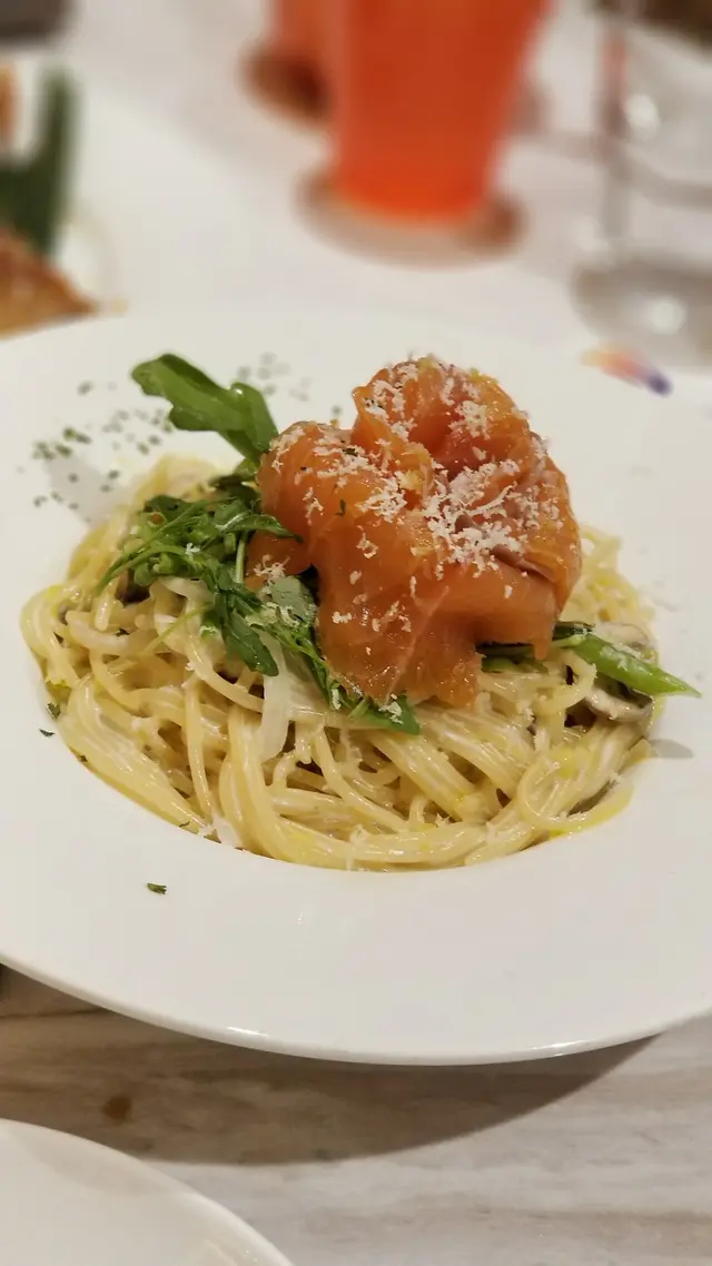 香草煙三文魚蘆筍意粉