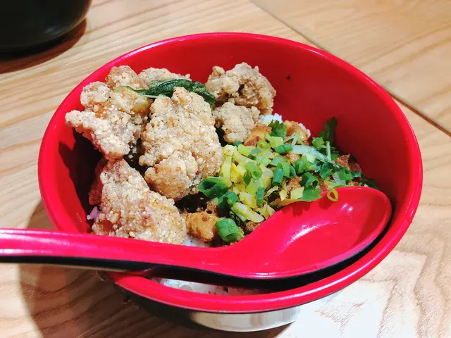 秘製鹽酥雞魯肉飯