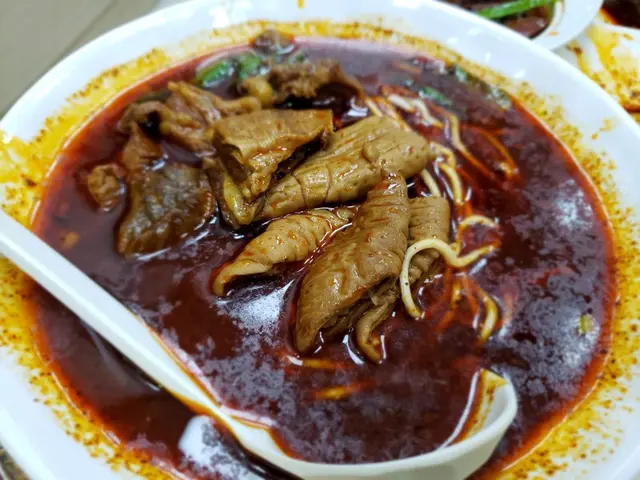 麻辣牛腩大腸麵